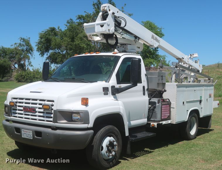 2009 GMC C5500  bucket truck - IO9092