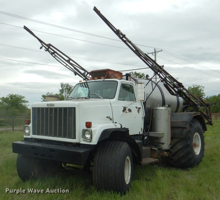 1981 GMC Big Wheel  applicator truck - DK5653