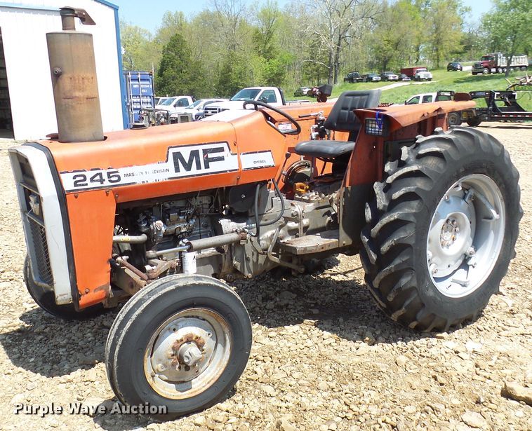 Massey Ferguson 245  tractor - DM3000