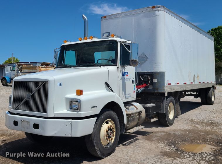 1996 Volvo WG  semi truck with trailer - DH5989