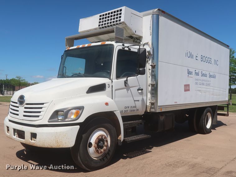 2005 Hino 268  refrigerated truck - IO9078