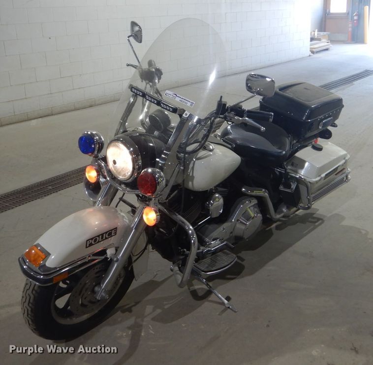 2005 Harley Davidson Road King Police motorcycle - HE9703