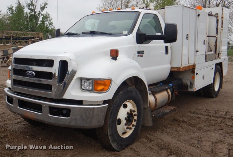 2012 Ford F750 XL  lube truck - DL0039