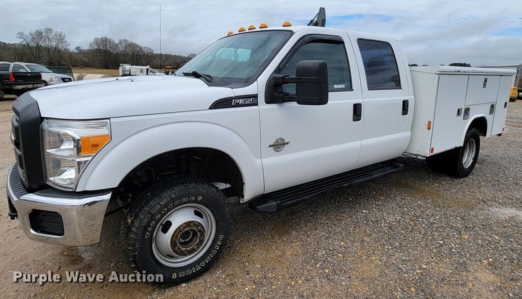 2016 Ford F350 Super Duty  Crew Cab utility bed pickup truck - FL9094