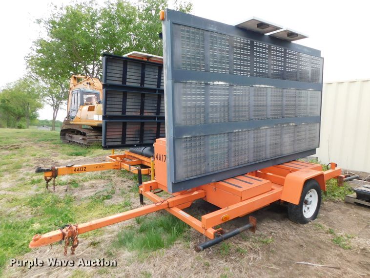 2002 American Signal  message board trailer - HX9308
