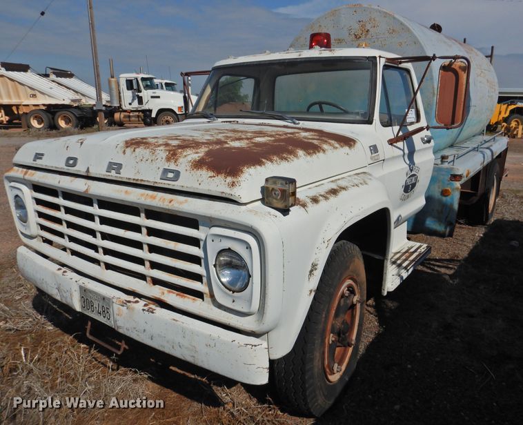 Ford F700  water truck - DJ8490