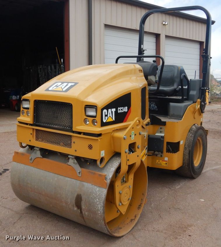 2017 Caterpillar CC34B  combination vibratory roller - IH9267