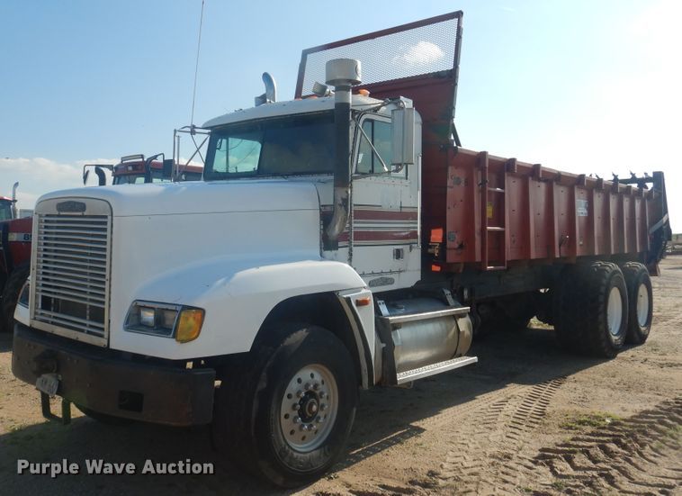 1995 Freightliner FLD120  manure spreader truck - DL0330