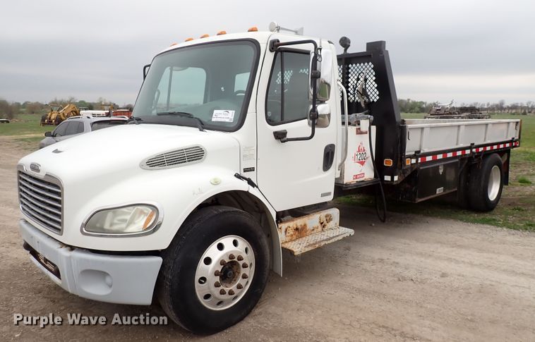 2006 Freightliner M2  flatbed truck - DJ5545