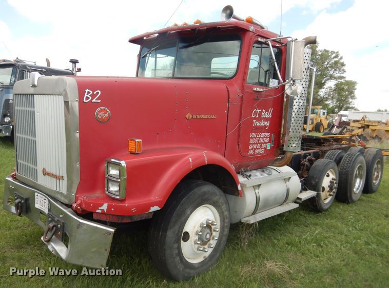 1990 International F9370  semi truck - DL0301