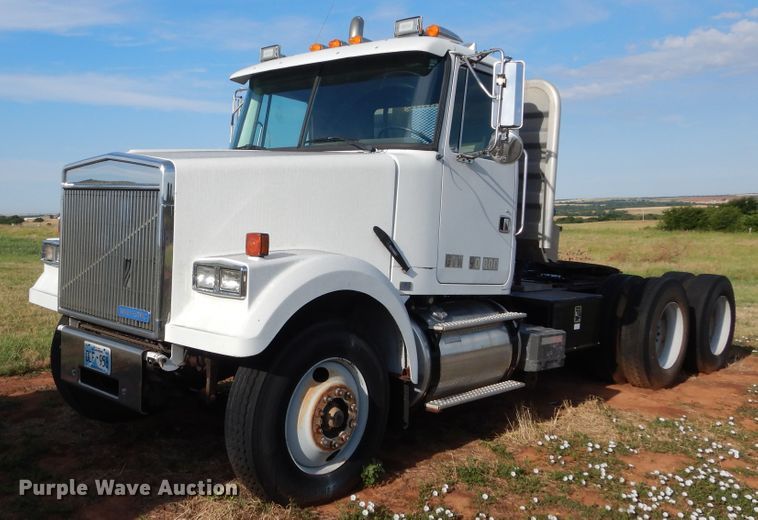 1993 White GMC WCM  semi truck - HS9686