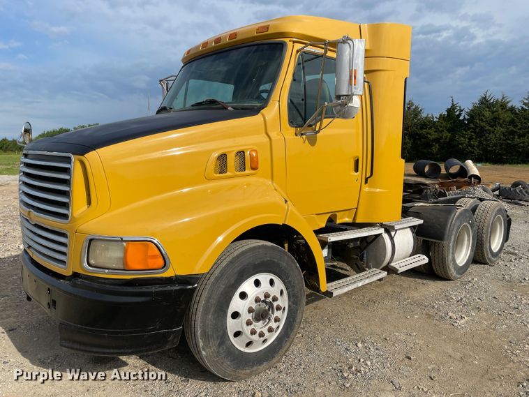 1998 Ford LA9000  semi truck - IC9274