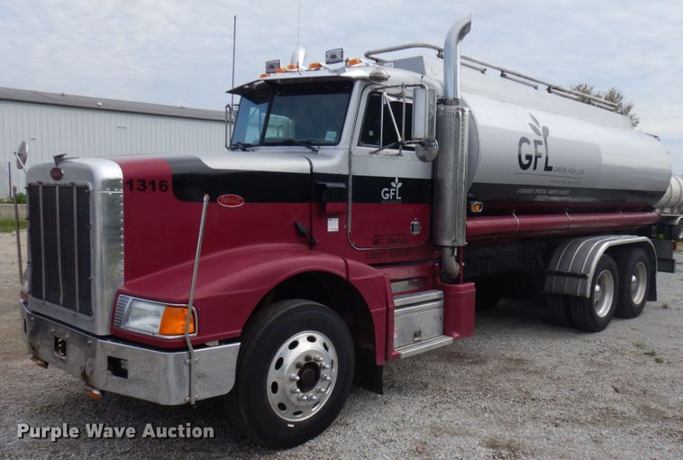 1994 Peterbilt 377  fuel truck - IT9430