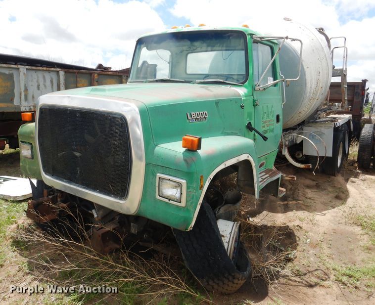 1993 Ford L8000  ready mix truck - DL0291