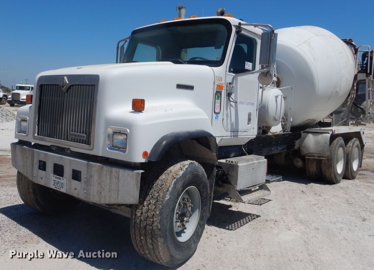 2000 International 5500i  ready mix truck - DL0329