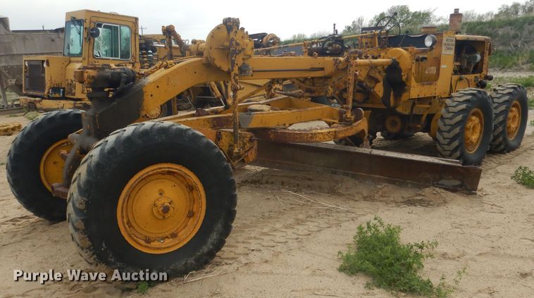 1961 Caterpillar 12E  rigid frame motor grader - FI9102