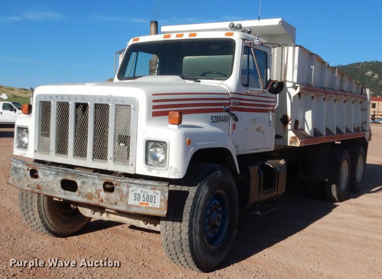 1984 International S2500  dump truck - HI9811