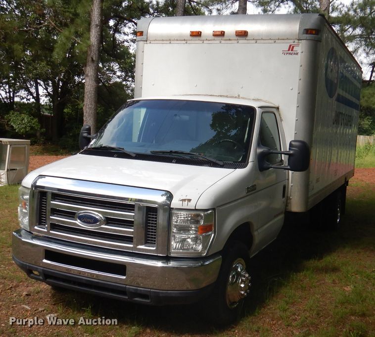 2011 Ford E450 Super Duty  box truck - DY9686
