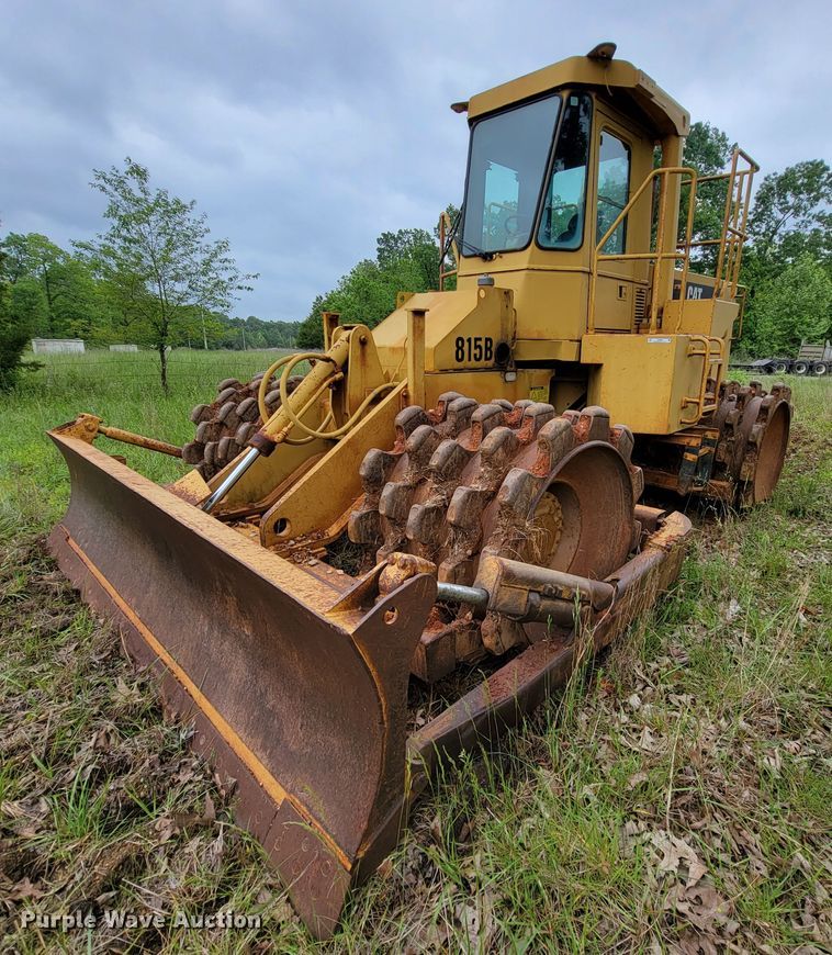 1994 Caterpillar 815B  soil compactor - IF9800