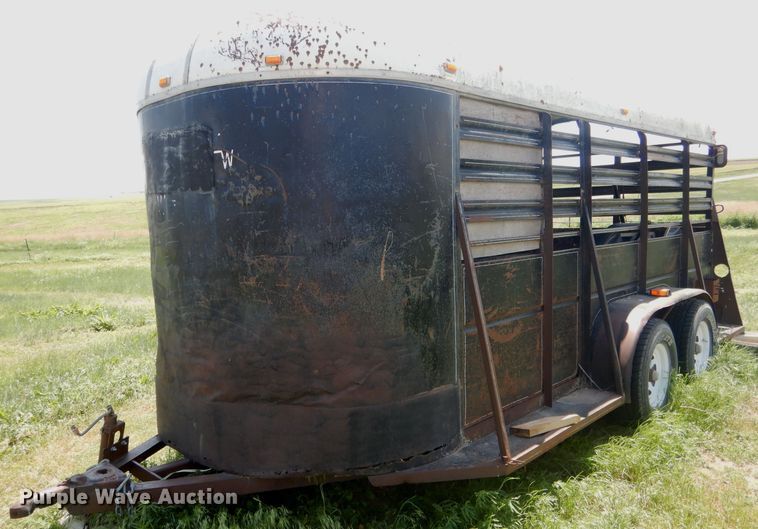 Circle H  livestock trailer - FI9117
