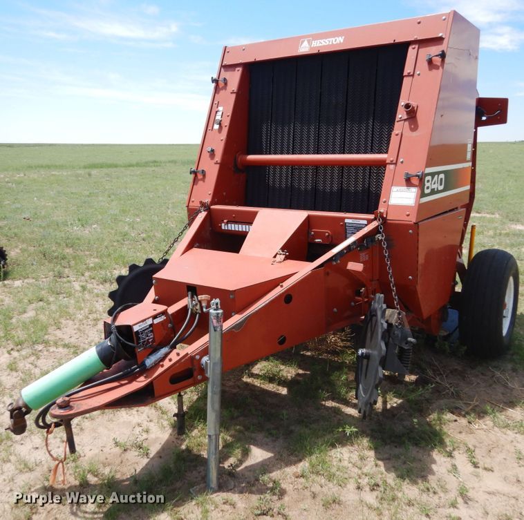 2000 Hesston 840  round baler - IP9515