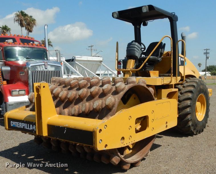 2005 Caterpillar CP-563E  single drum vibratory roller - DM2984