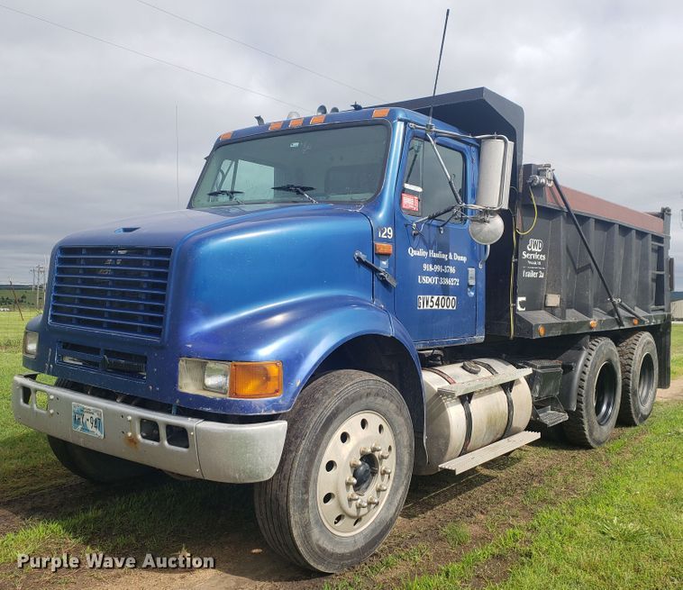 1999 International 8100  dump truck - HP9500
