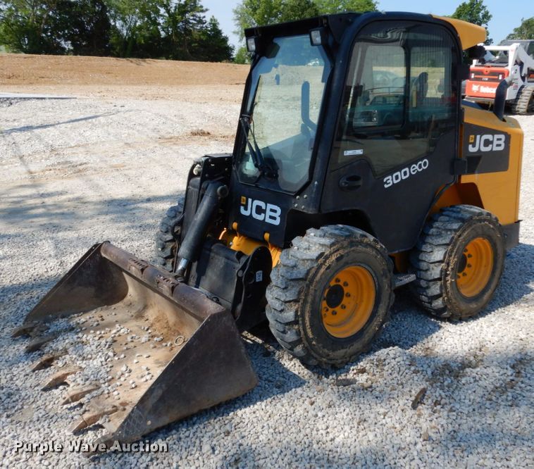 JCB 300 ECO  skid steer loader - IL9480