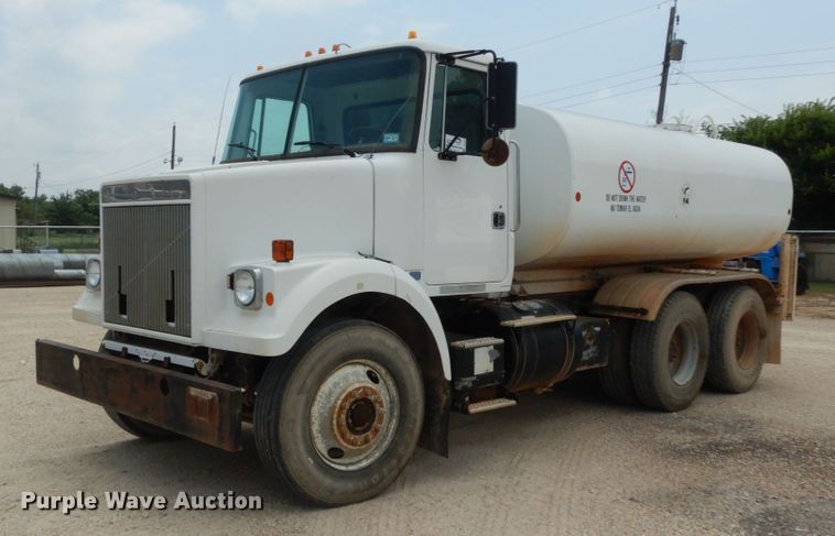 1990 White GMC WCS  water truck - DC2052