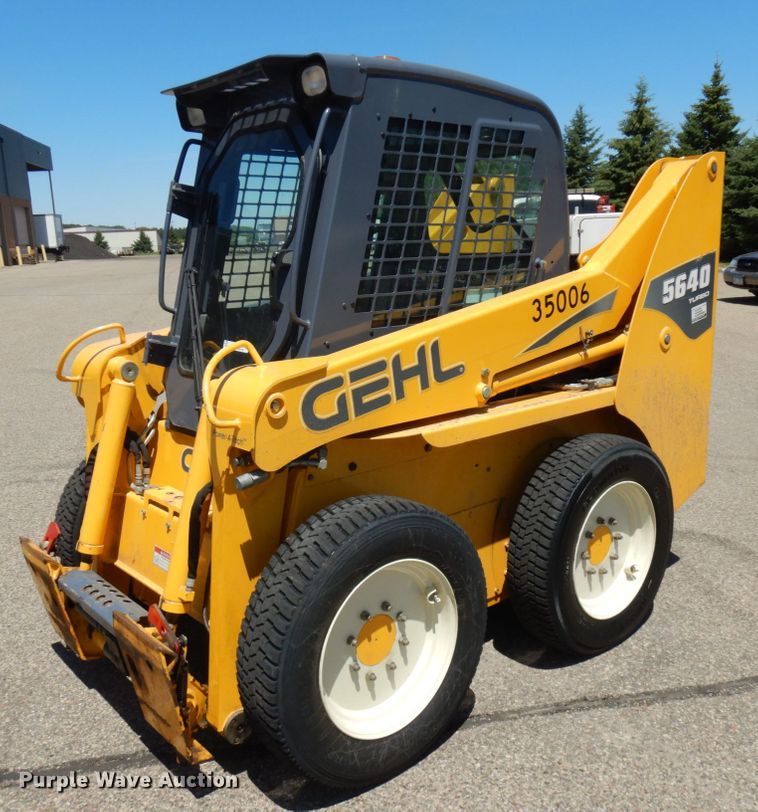 2005 Gehl 5640  skid steer loader - IL9827