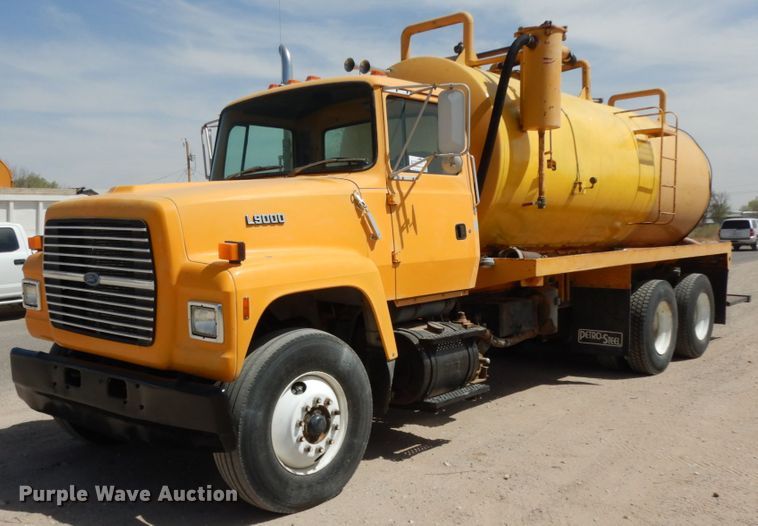 1992 Ford LTA9000  vacuum truck - DC2157