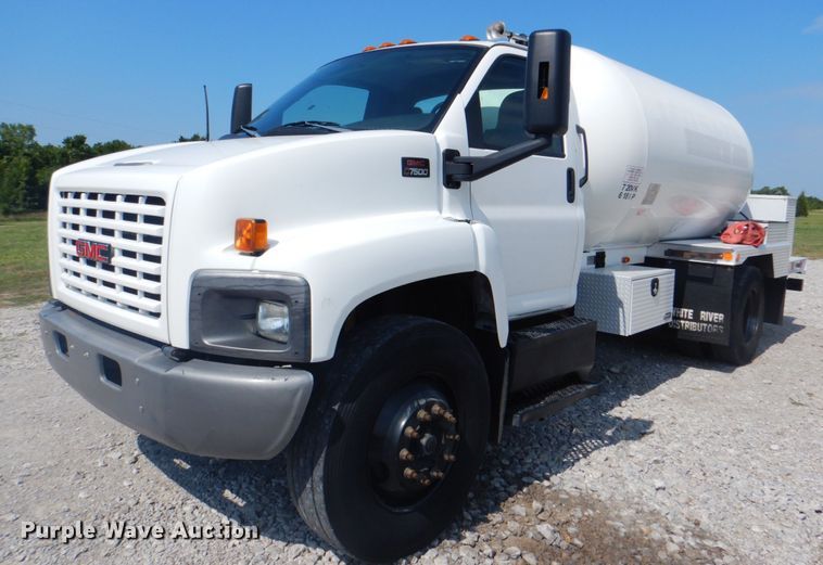 2009 GMC C7500  fuel truck - HT9307