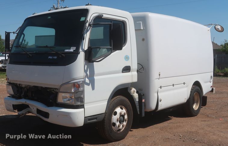 2010 Mitsubishi Fuso  sprayer truck - IO9207