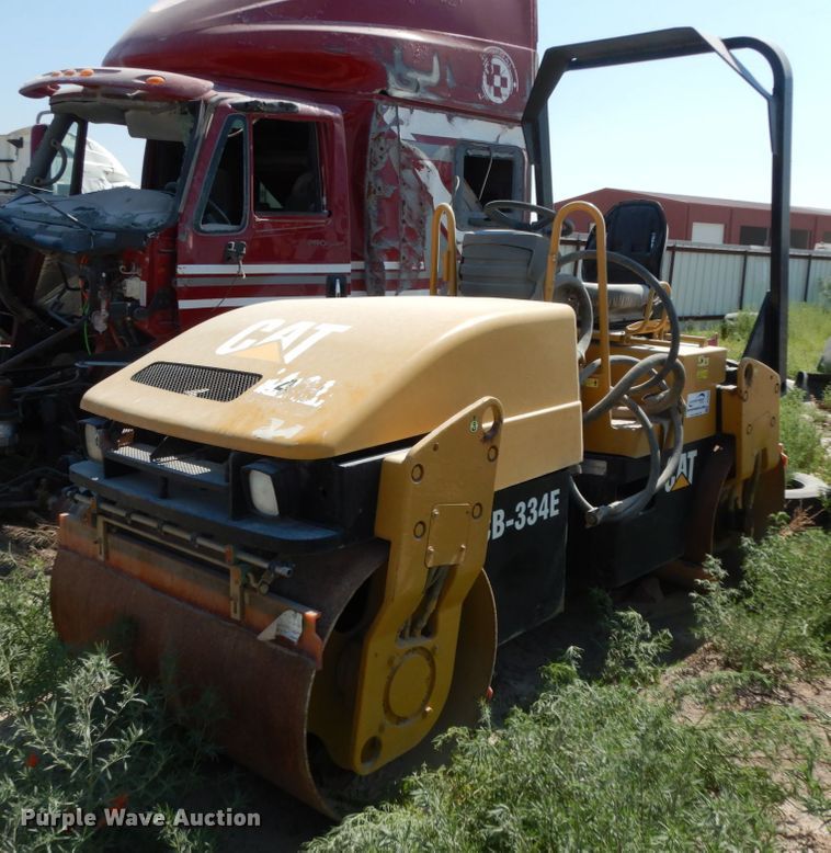 2006 Caterpillar CB-334E  vibratory double drum roller - DC2029