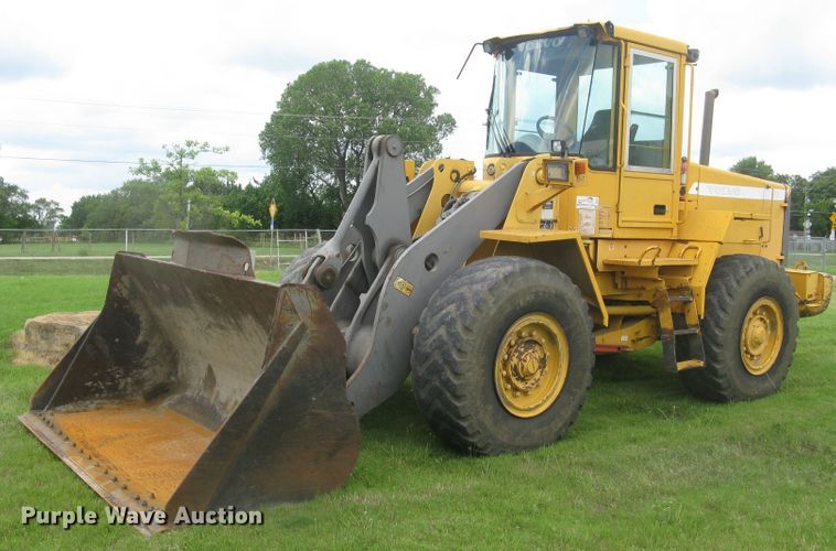 2001 Volvo L90D  wheel loader - DG5273