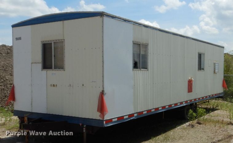 1992 Miller  job site office trailer - HI9883