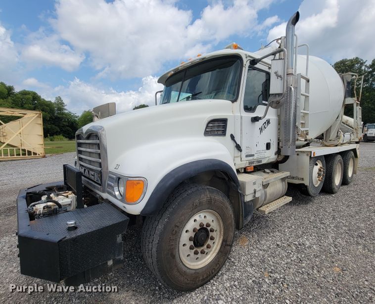 2003 Mack CV713  ready mix truck - IF9882