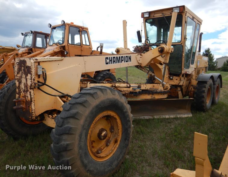 1987 Champion 740A  motor grader - IQ9649