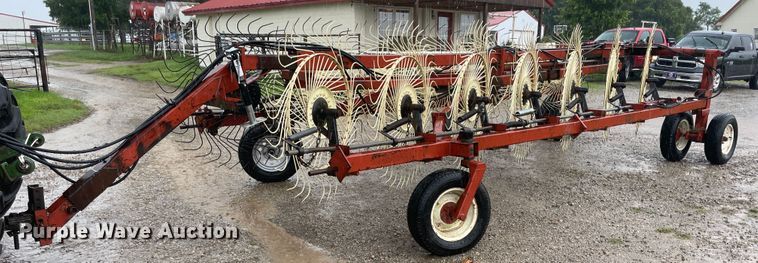 Hesston 3986  hay rake - IC9495