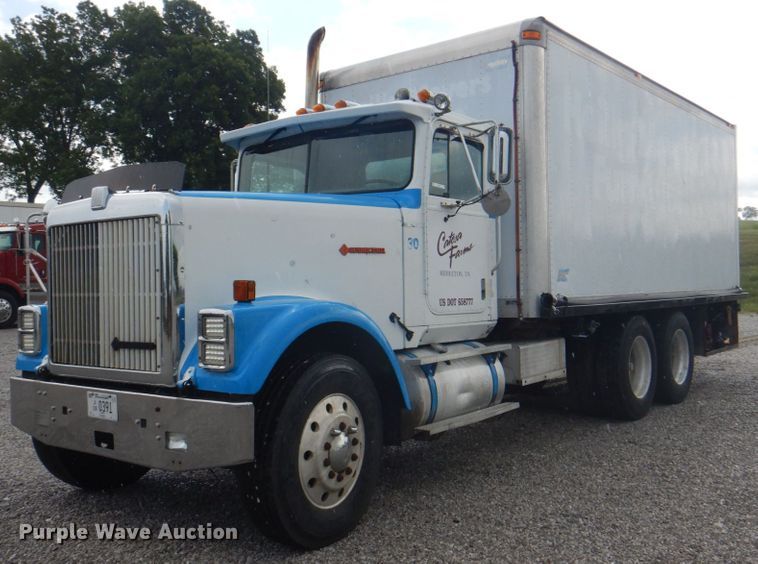 1987 International 9370  box truck - JY9775