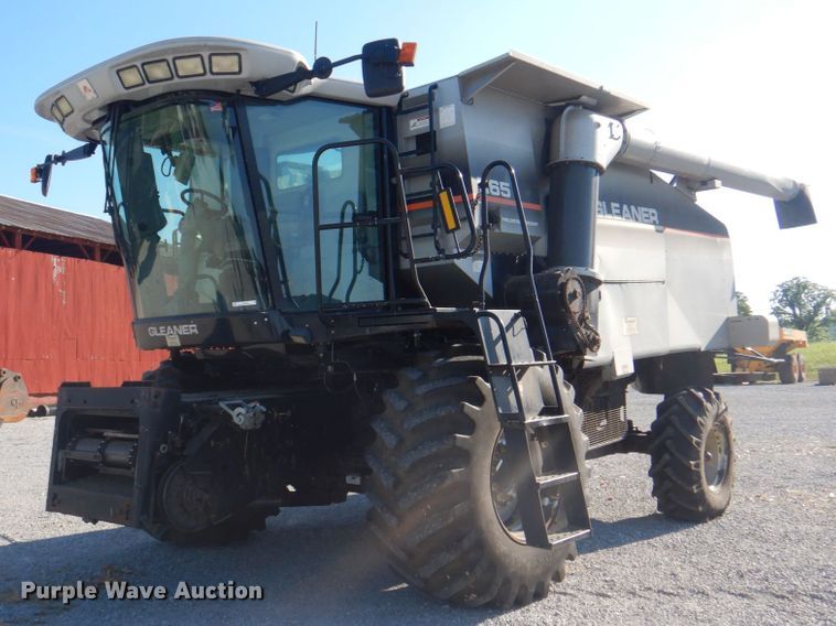 2004 Gleaner R65  combine - JY9792