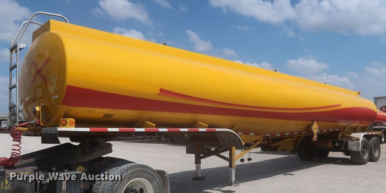 2010 Beall  tank trailer - IO9218