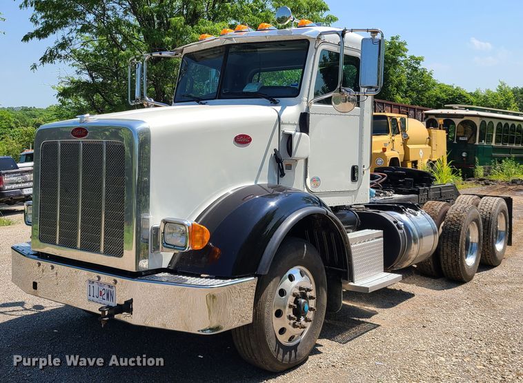 2012 Peterbilt 365  semi truck - L1395