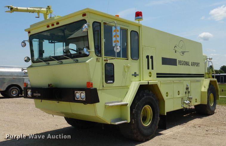 1980 Oshkosh T-6  fire truck - IQ9701
