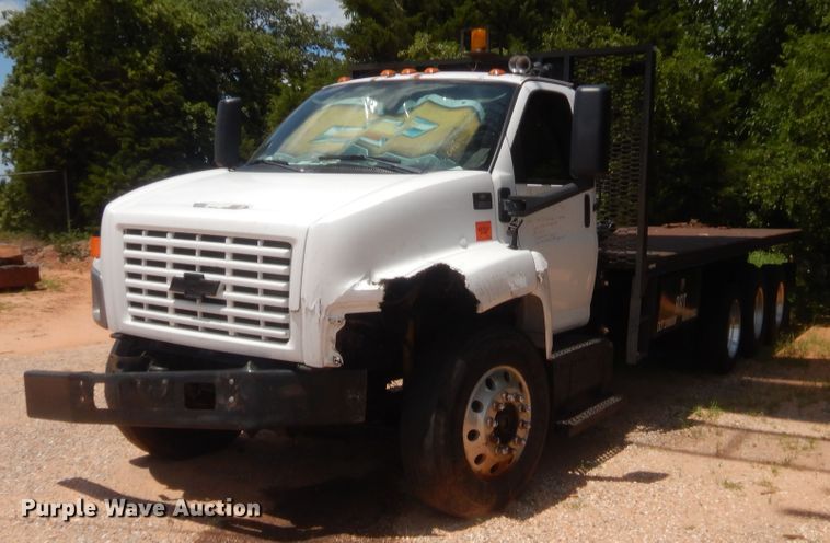 2005  Chevrolet C8500  flatbed truck - IT9616