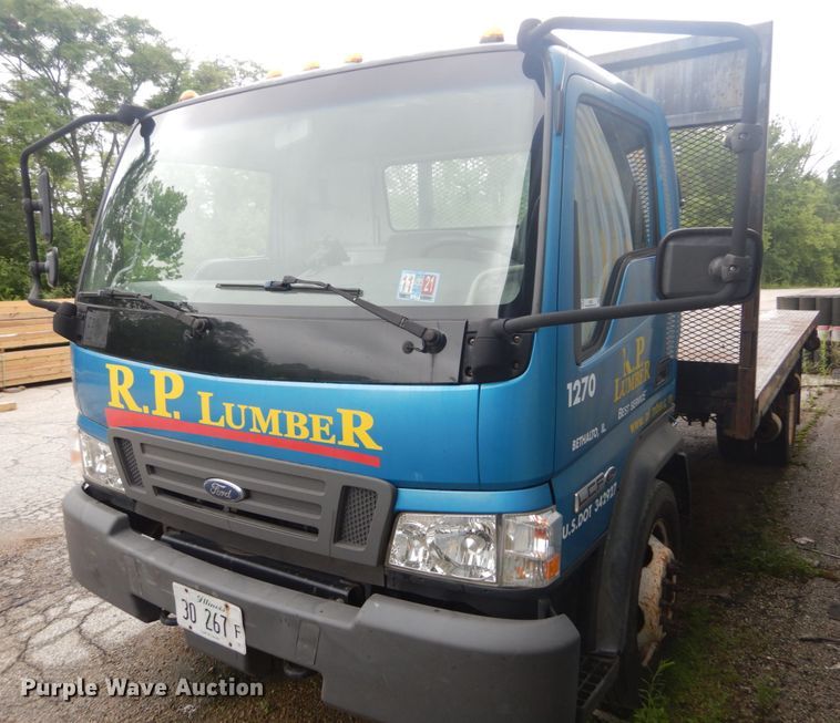2006 Ford LCF  flatbed truck - JI9621