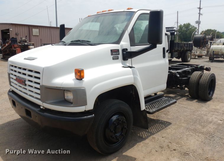 2005 GMC C5500  truck cab and chassis - KU9517