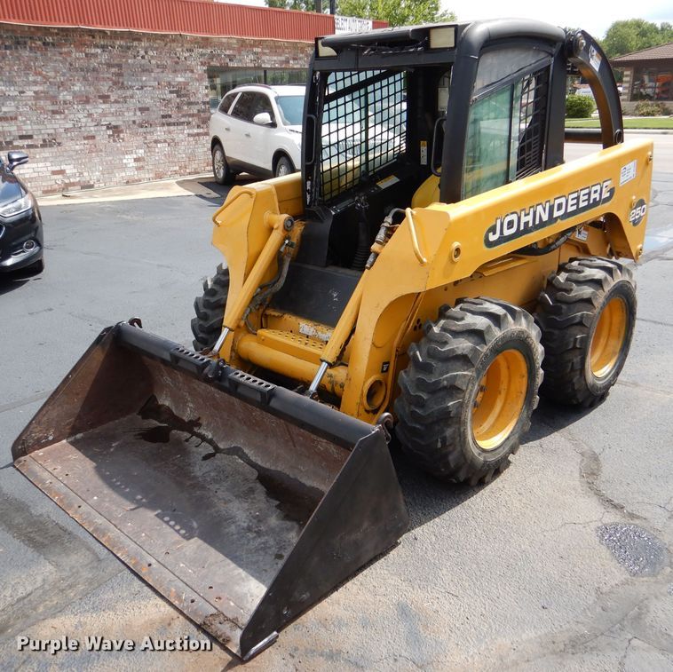1999 John Deere 250  skid steer loader - DL3325