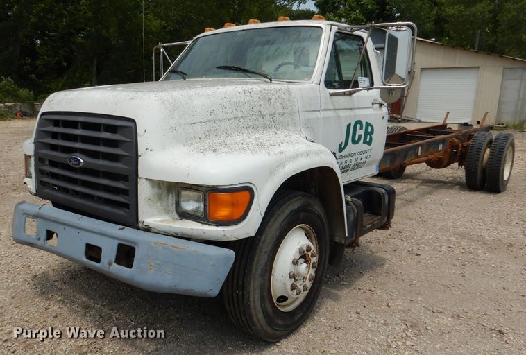 1998 Ford F700  truck cab and chassis - DL3387