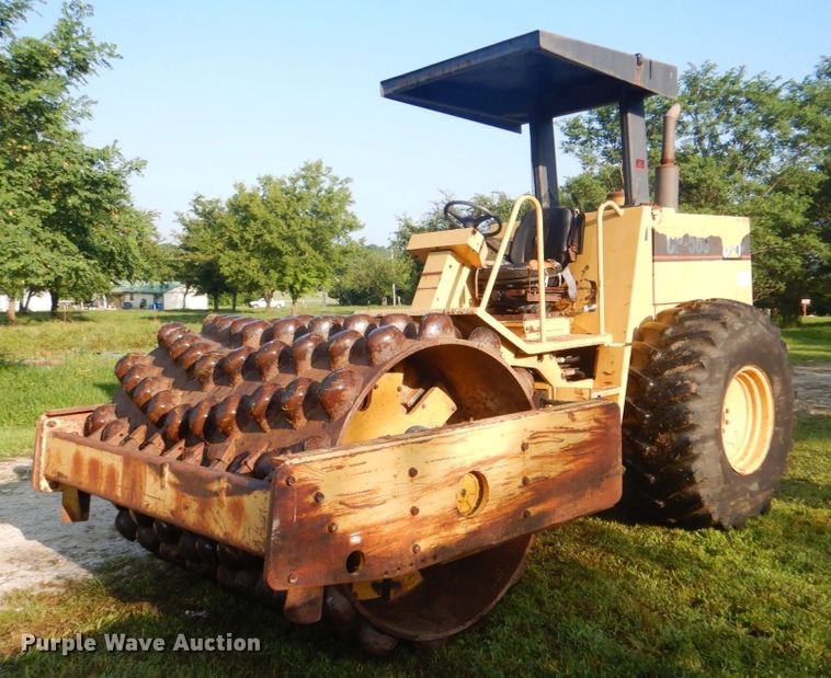 1995 Caterpillar CP-563  single drum vibratory roller - DM3858